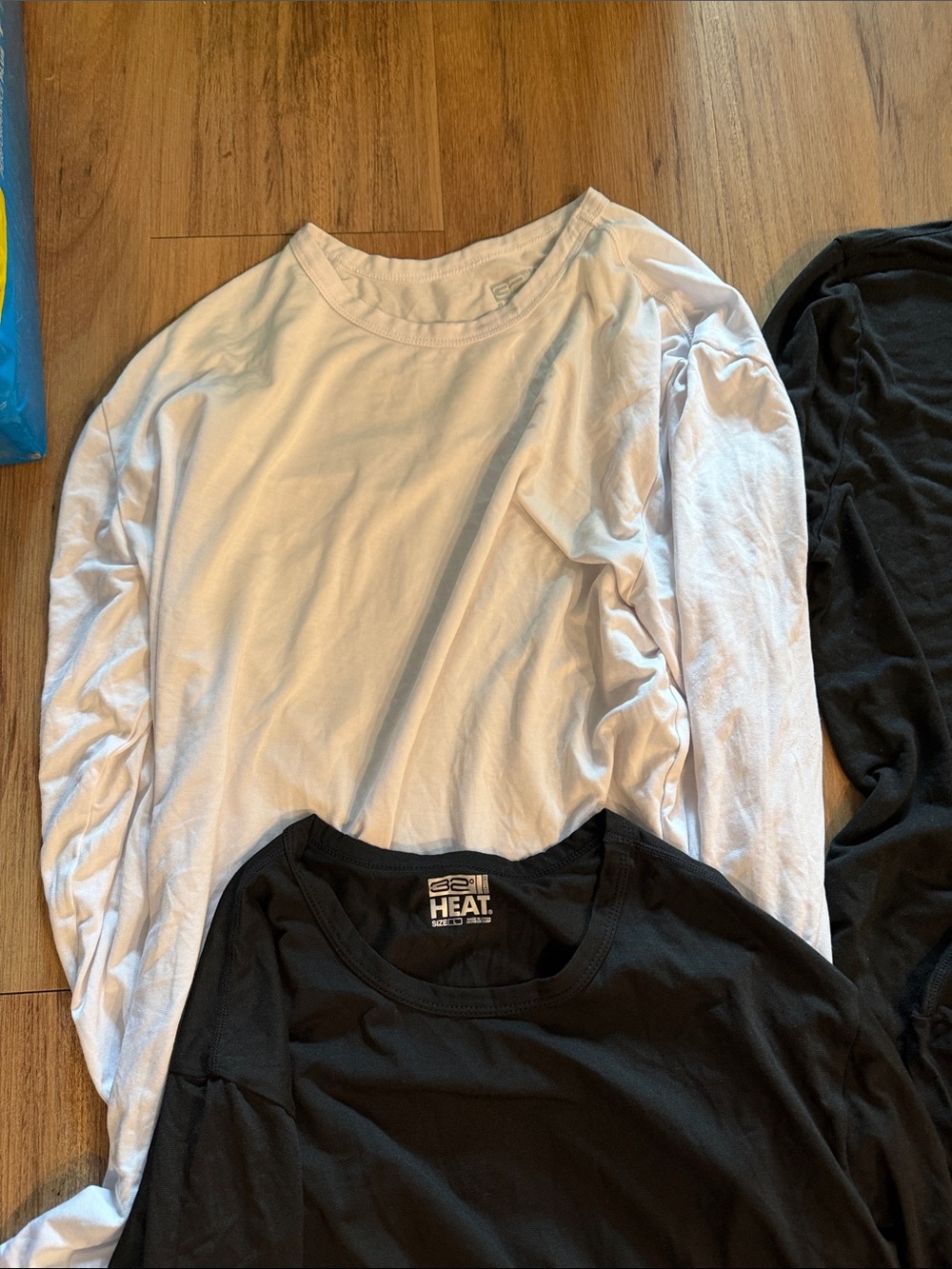 women’s thermal long sleeves - Picture 2 of 7